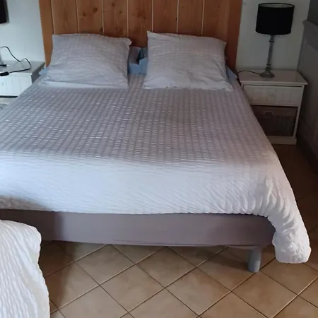 Les Deux Meules * Sainte-Colombe (Gironde)